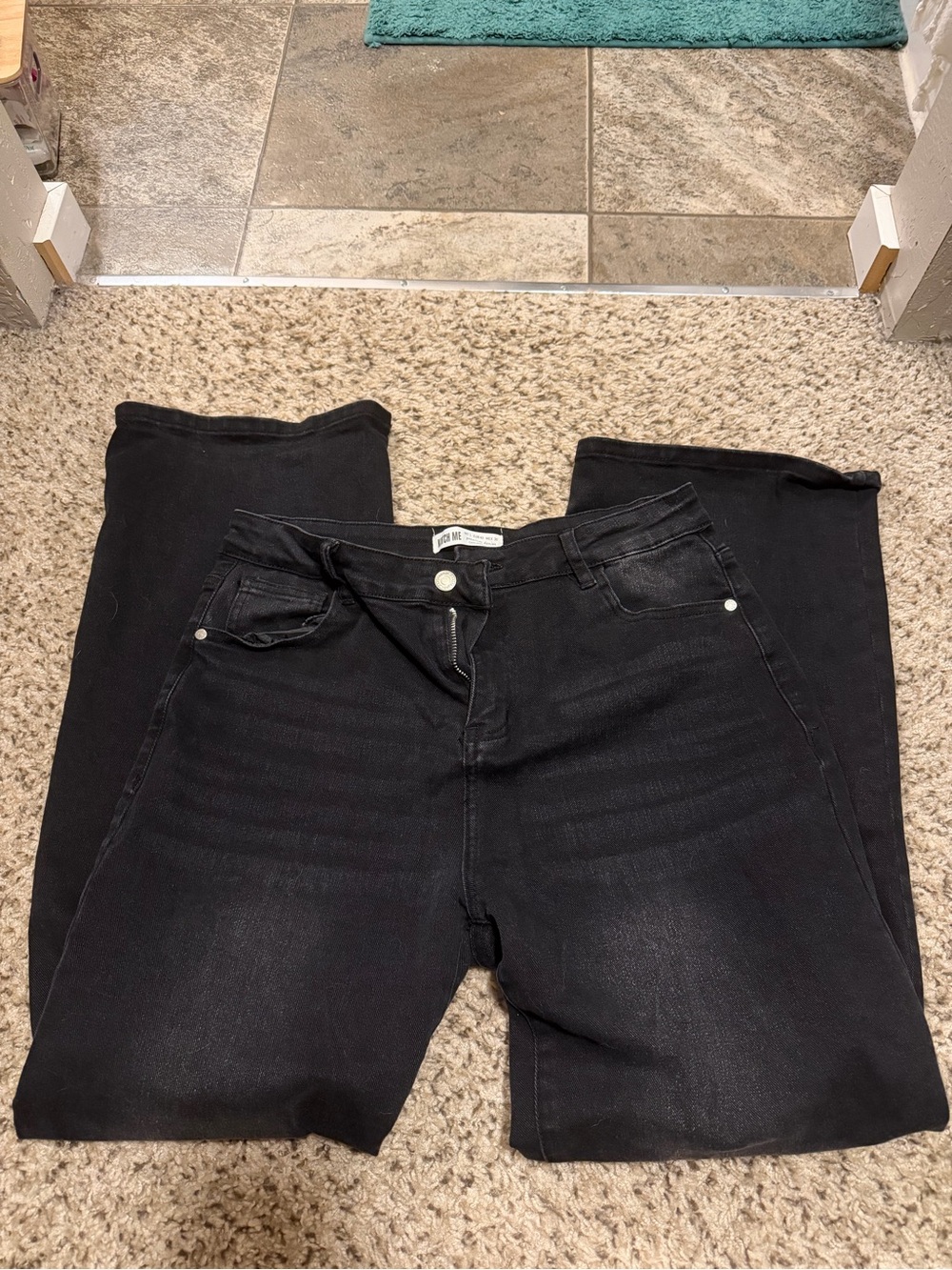 Women's Straight-Leg Black Jeans - Classic Everyday Fit